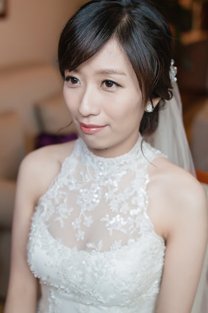 makeup：shu-新秘小淑-banquet：-style-丸子頭花苞頭韓系編髮-韓妝-低馬尾側放捲髮透亮妝感光澤肌蕾絲罩衫短髮新娘001 - 新秘小淑, 新娘秘書, 新娘造型, 台中新秘, 台北新秘, 新秘推薦, 新娘彩妝造型, 婚禮婚紗新秘, 韓系婚禮婚紗造型, 韓系風格造型, 韓系妝髮造型, 美式風格造型, 美式妝髮造型, 台中霧眉推薦, PTT新秘推薦, PTT新娘秘書, PTT人氣新秘, PTT台中新秘推薦, 美式風格婚紗造型, 美式婚禮婚紗造型, 美式造型, 美式婚紗妝髮, 韓系婚紗妝髮造型, 自助婚紗造型, 新秘shu Makeup, 顏氏牧場新秘推薦, 萊特薇庭新秘推薦, 林酒店新秘推薦, 顏氏牧場新秘秘書, 萊特薇庭新娘秘書, 林酒店新娘秘書, 台中新秘推薦, 台中新娘秘書, 台中美式婚紗造型, 台中美式風格婚紗造型, 台中新娘秘書推薦